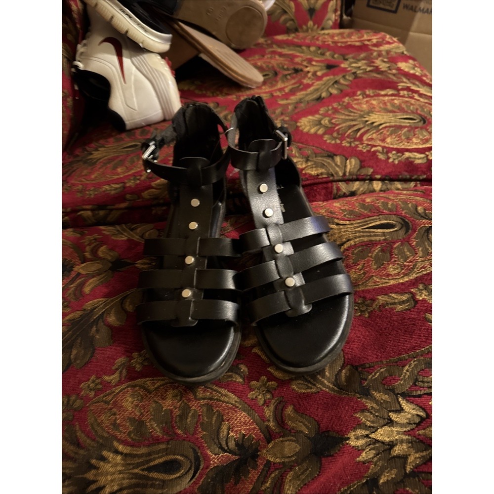Time and Tru Studded Gladiator Flat Sandals Women's Size 7 Black